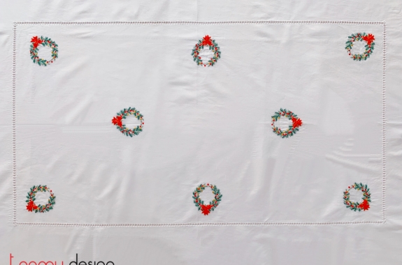 Khăn trải bàn chữ nhật Noel(300x180cm) gồm 12 khăn ăn - thêu vòng holy kim